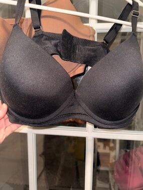 Smooth Black Padded T-Shirt Bra with Underwire Support